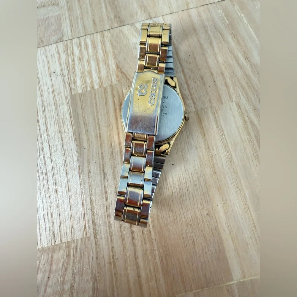 Seiko ladies Disney Mickey Mouse gold tone watch NEW BATTERY
